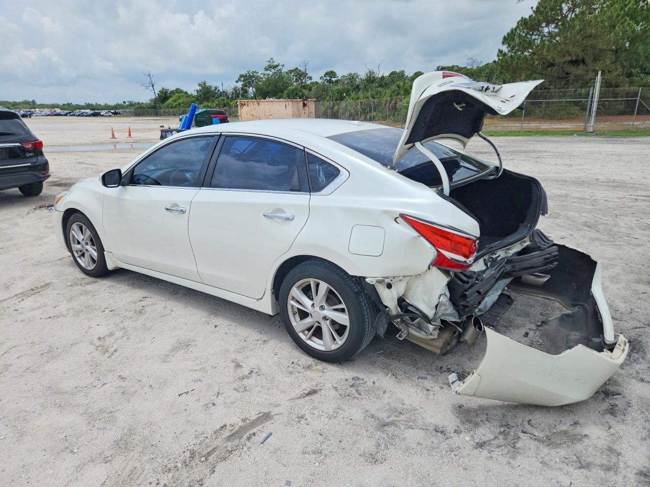 2014 Nissan Altima - Image 2