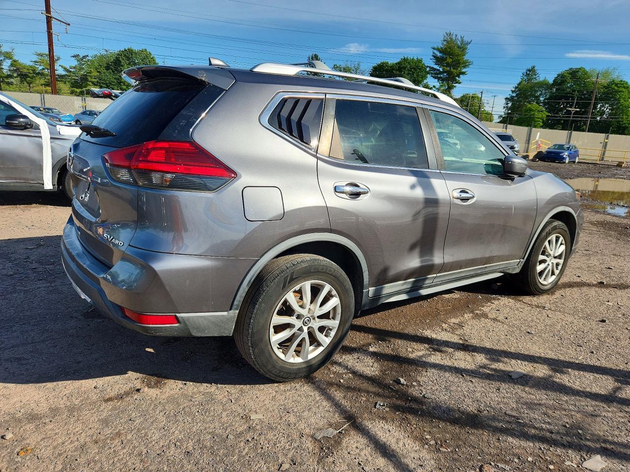 2017 Nissan Rogue Sv - Image 3