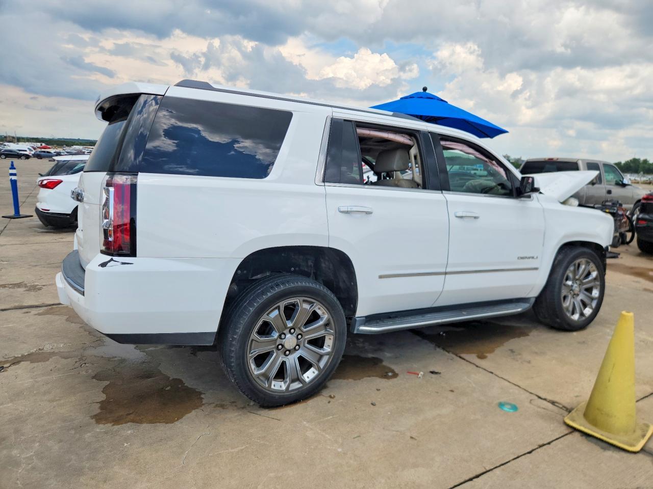 2015 GMC Yukon Denali - Image 3