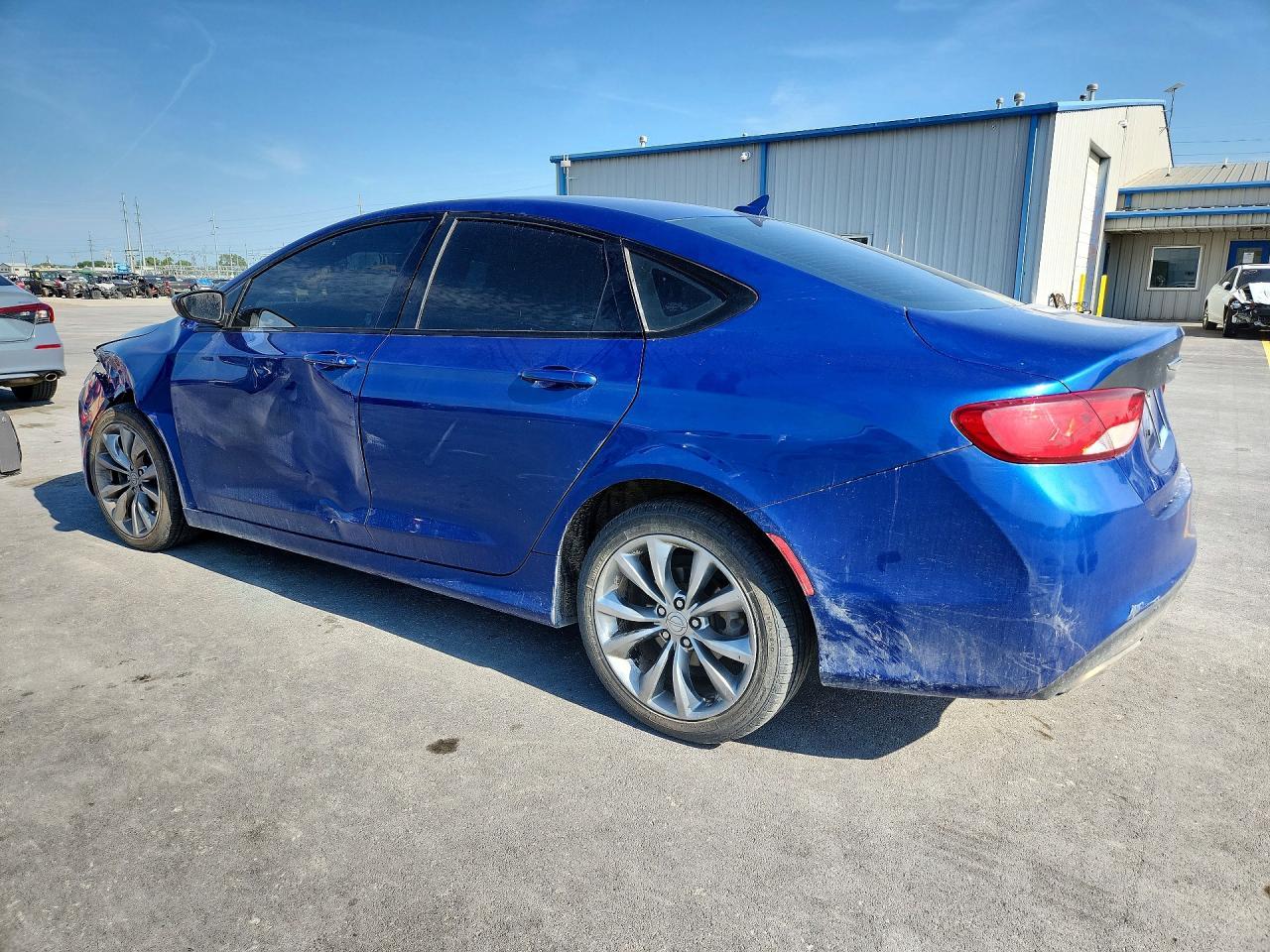 2015 Chrysler 200 S - Фото 2