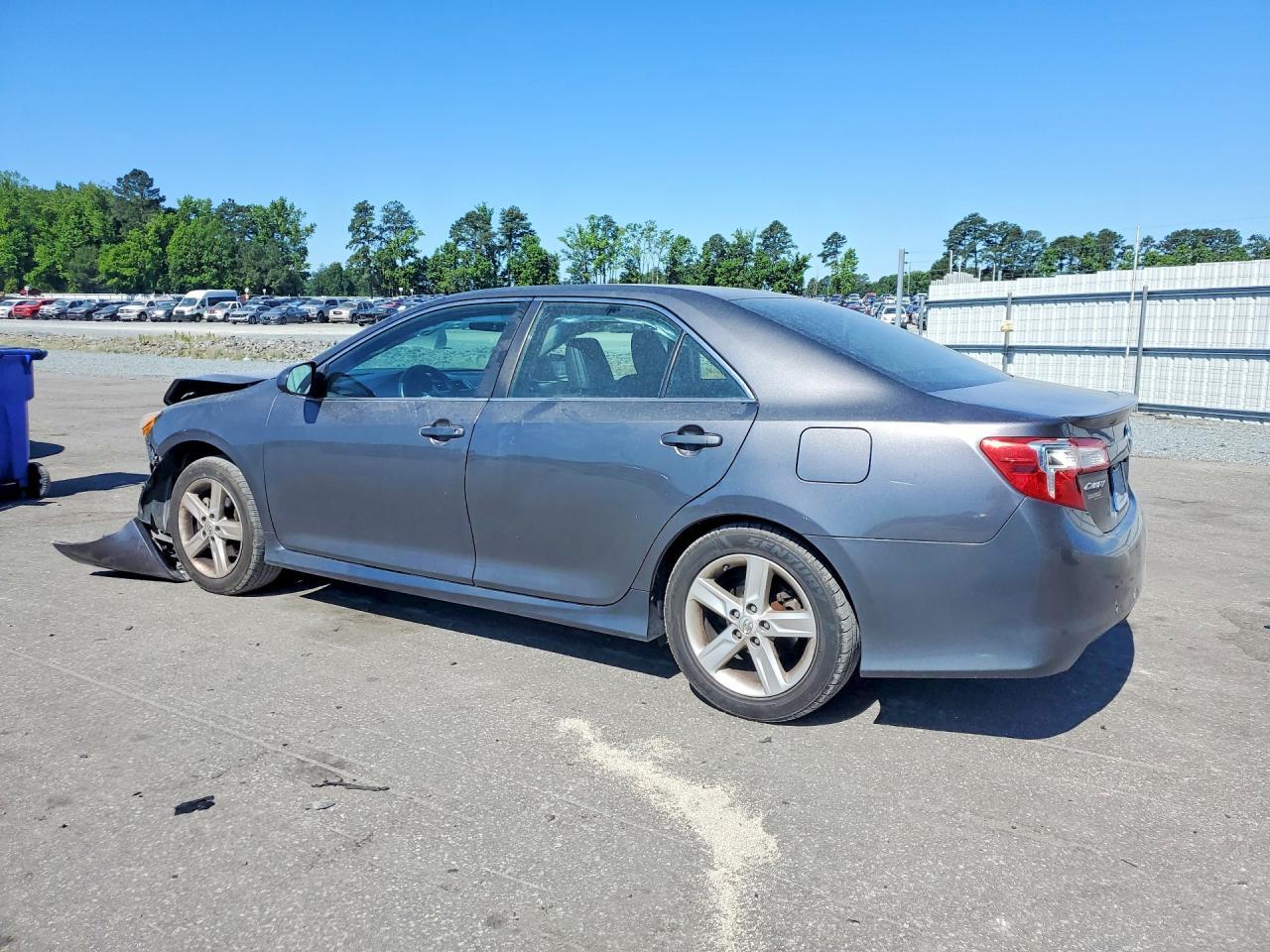2014 Toyota Camry Se - Фото 2