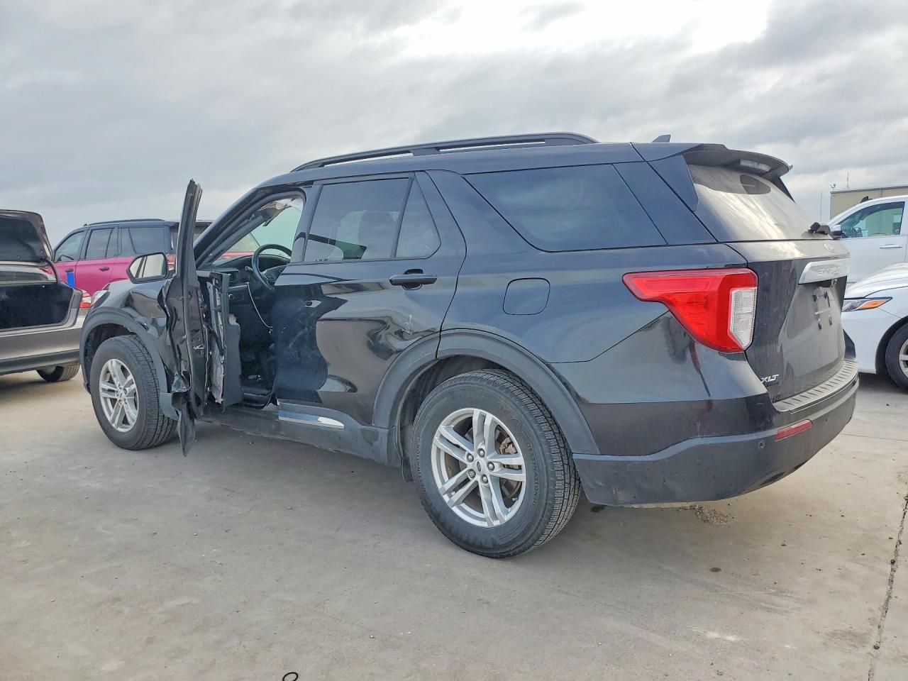 2022 Ford Explorer Xlt - Фото 2