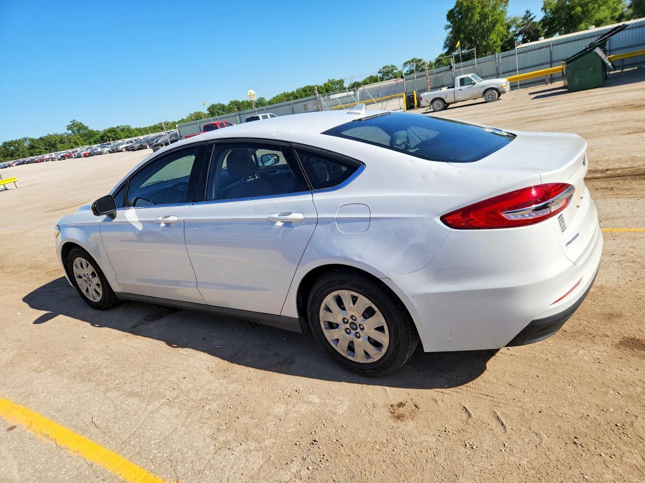 2020 Ford Fusion - Image 2
