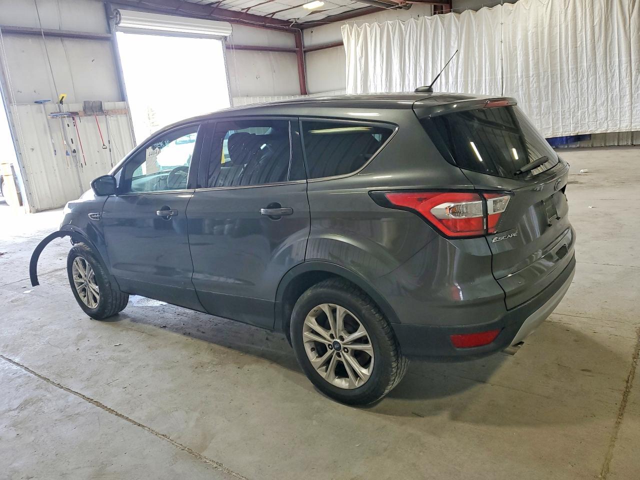 2017 Ford Escape Se - Фото 2