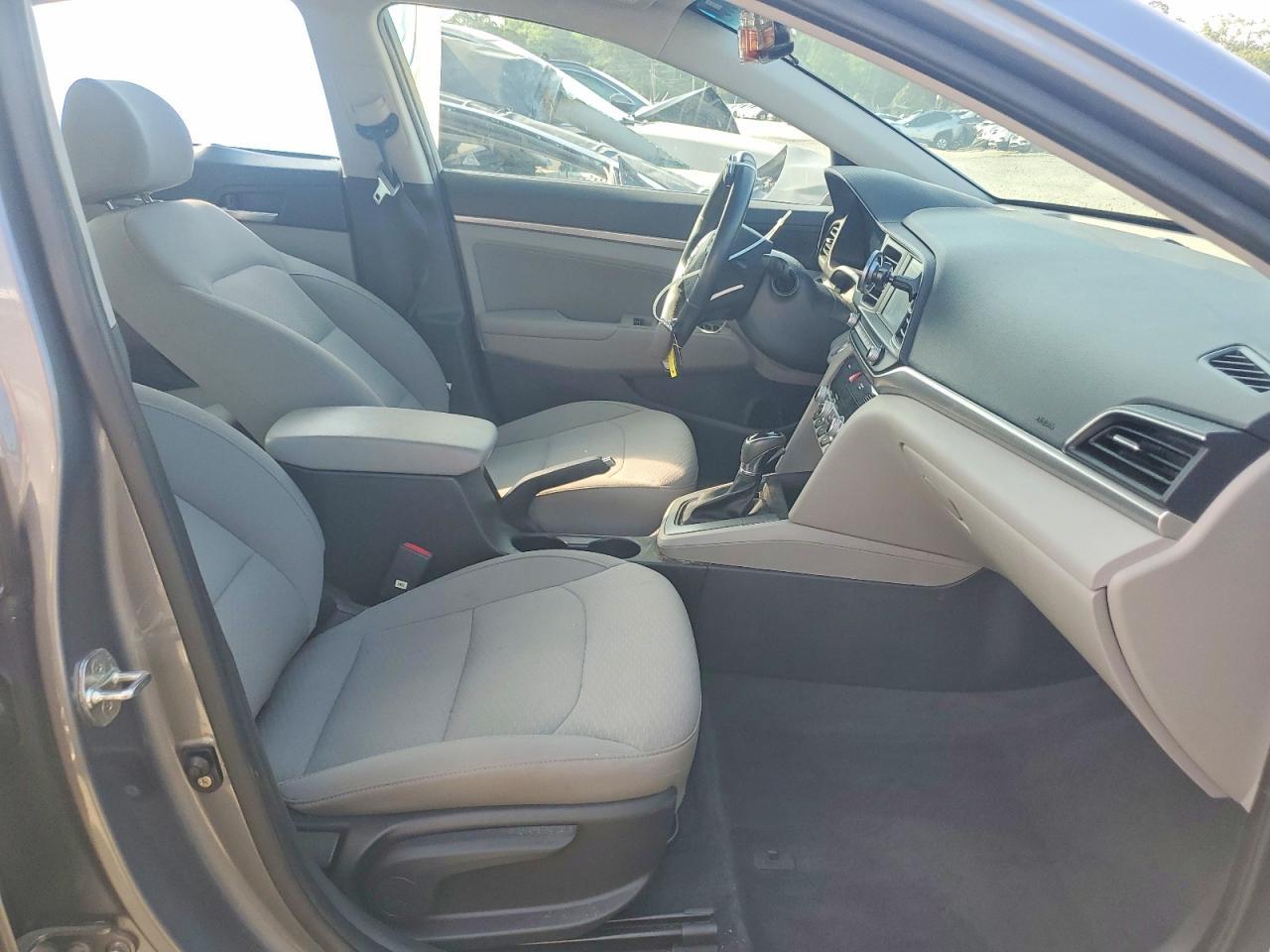 2019 Hyundai Elantra Value Edition - Фото 7