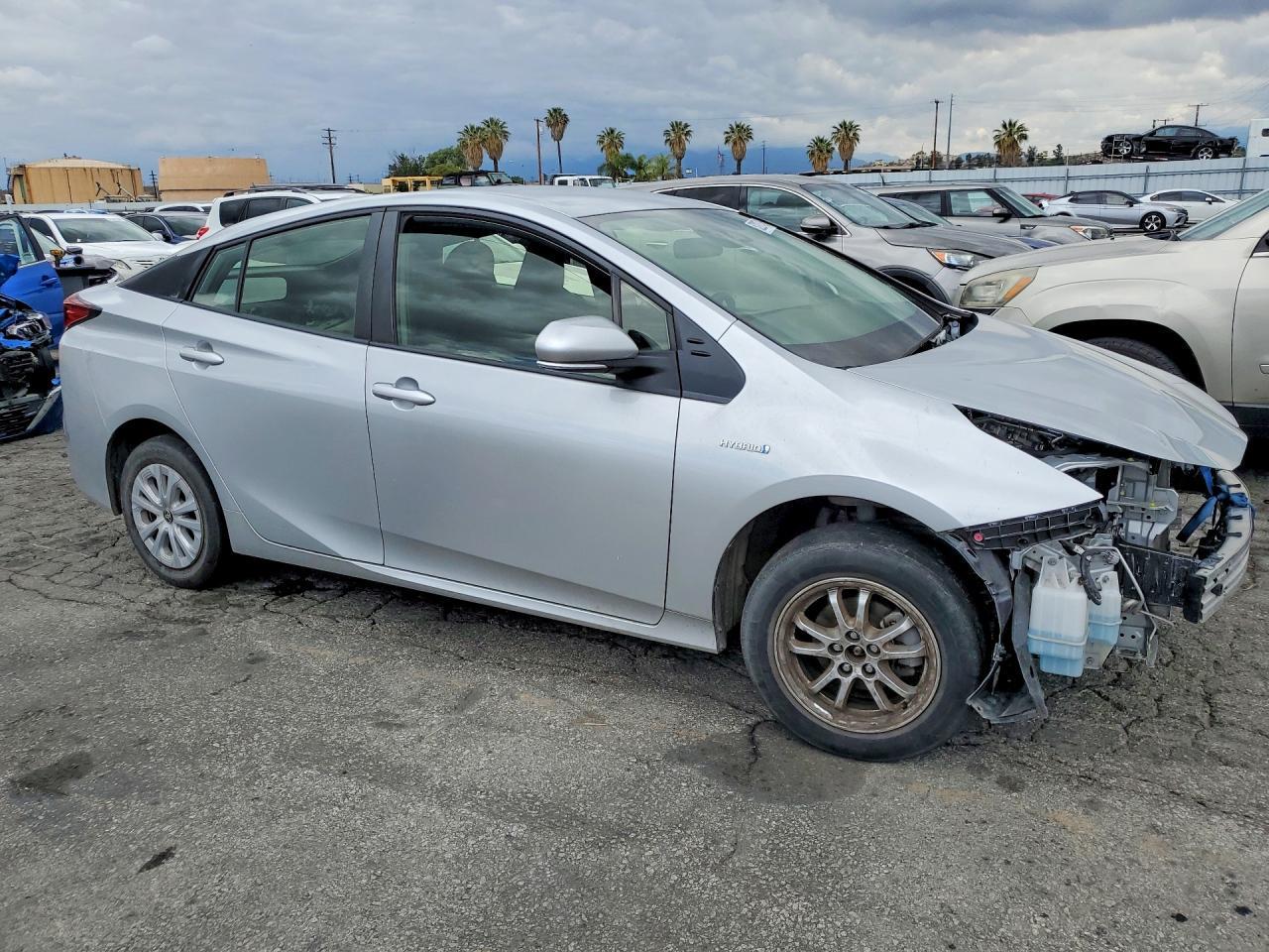 2022 Toyota Prius L Eco - Фото 4