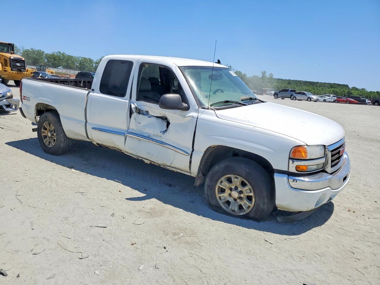 2007 GMC New Sierra K1500 Classic - Image 4