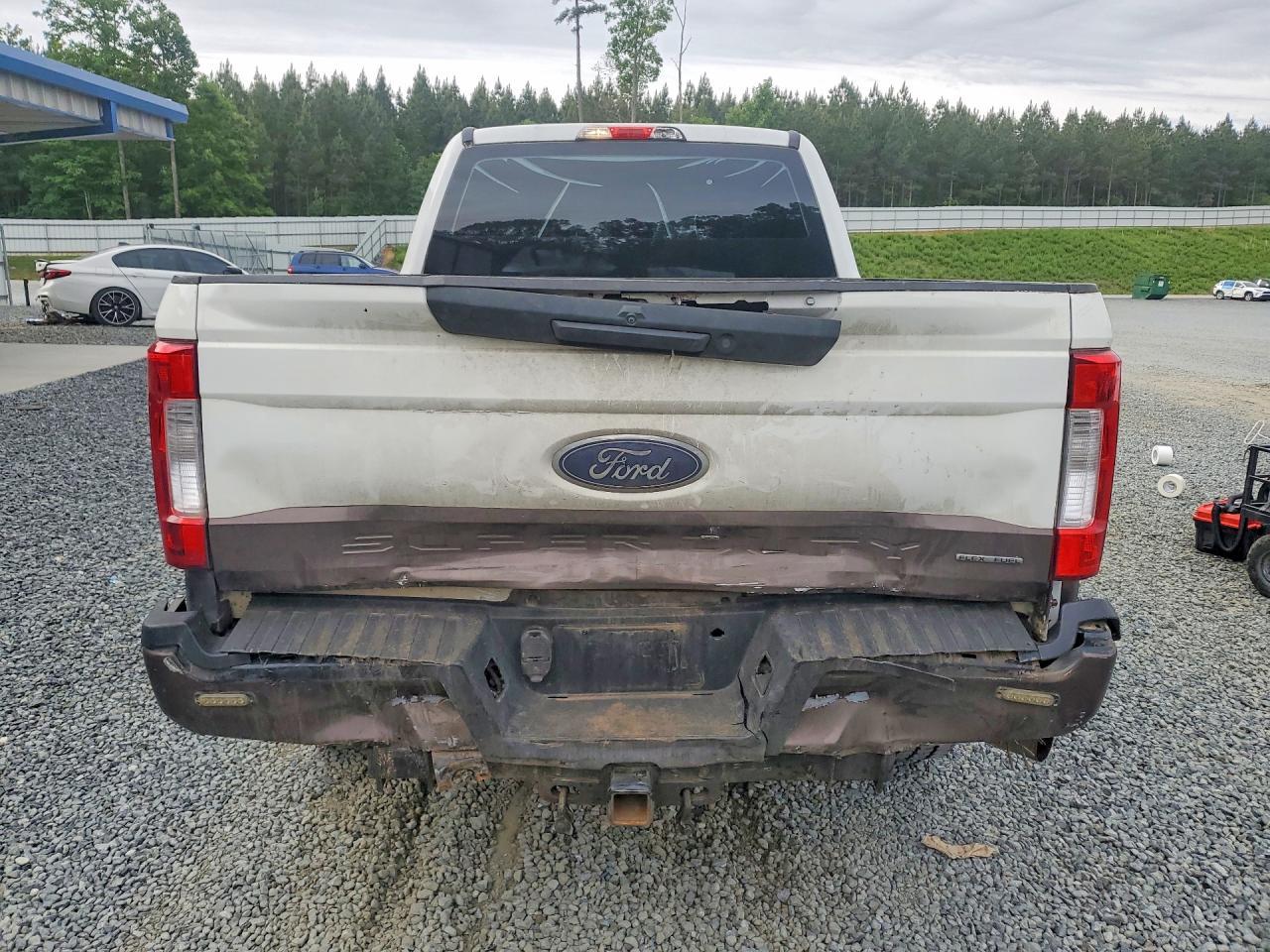 2017 Ford F250 Super Duty - Image 6