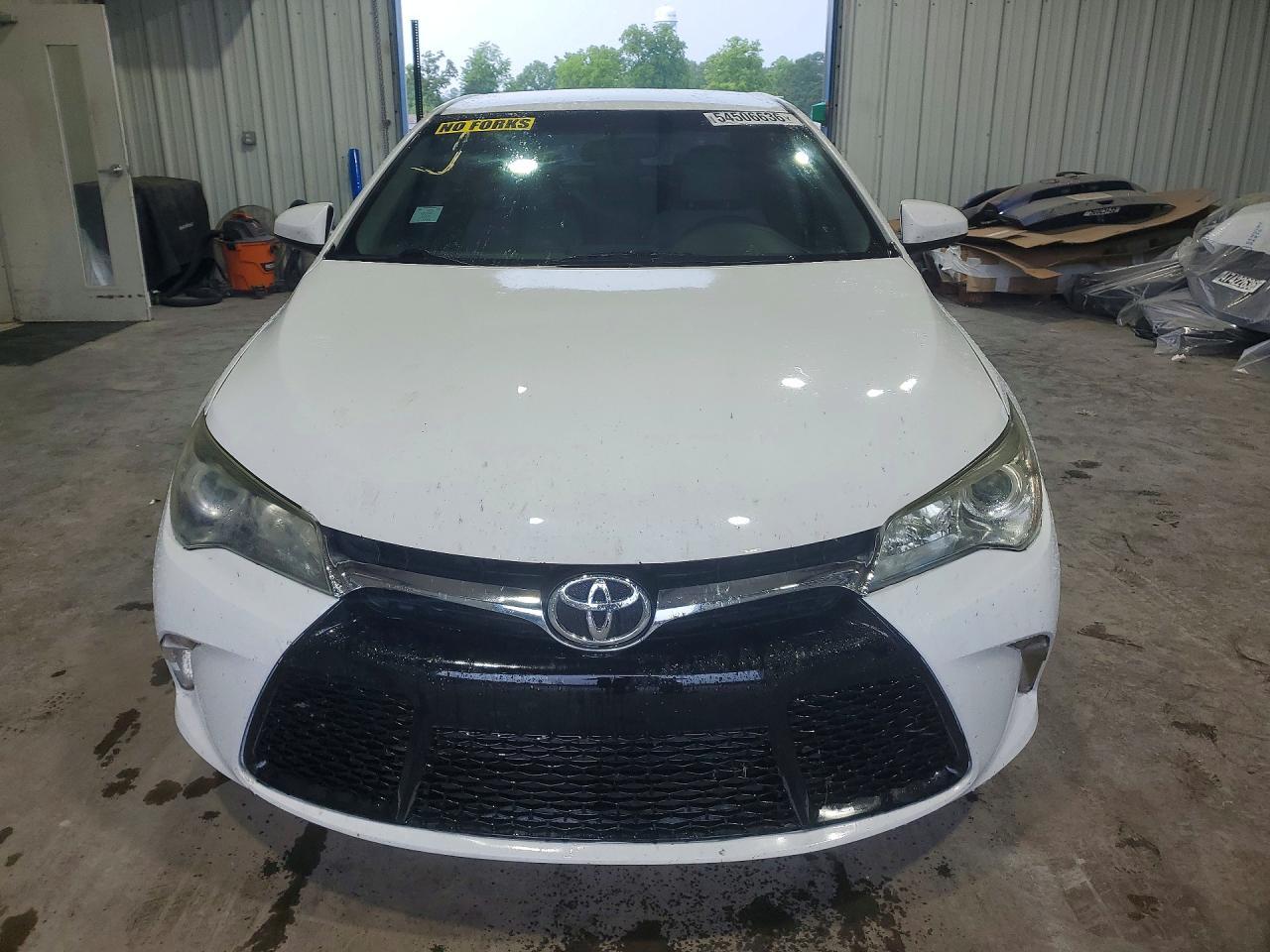 2016 Toyota Camry Se - Image 5