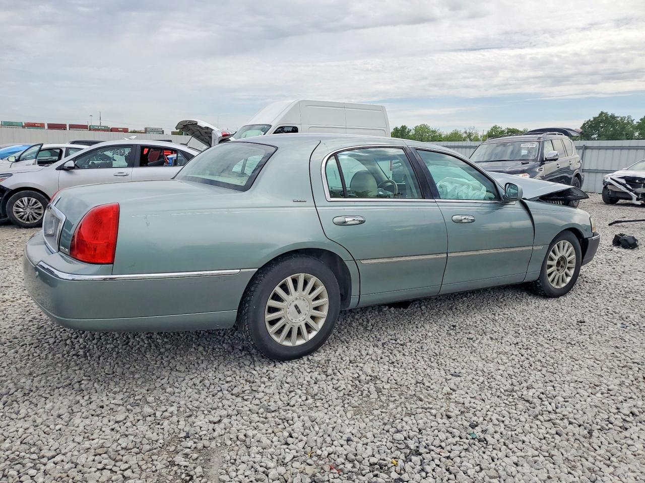 2004 Lincoln Town Car Ultimate - Фото 5