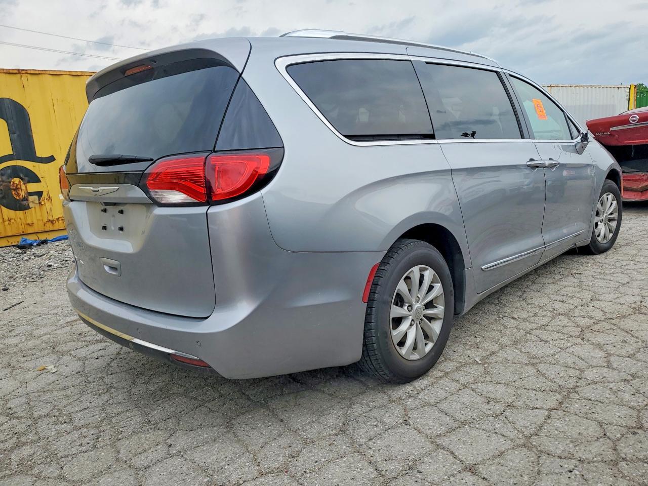 2019 Chrysler Pacifica Touring L - Фото 3