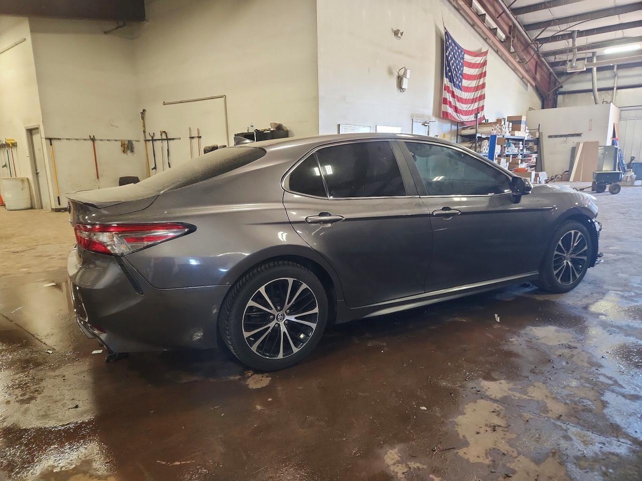 2019 Toyota Camry Se - Фото 3