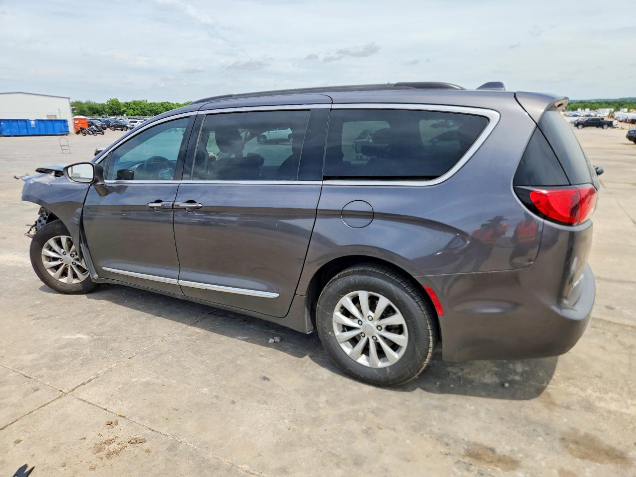 2017 Chrysler Pacifica Touring L - Фото 2
