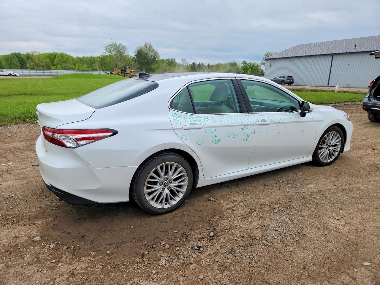 2019 Toyota Camry Xle - Image 3