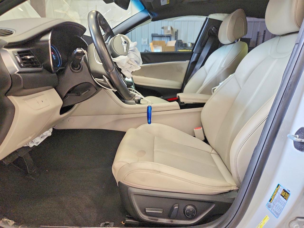 2022 Genesis G70 2.0T - Image 7