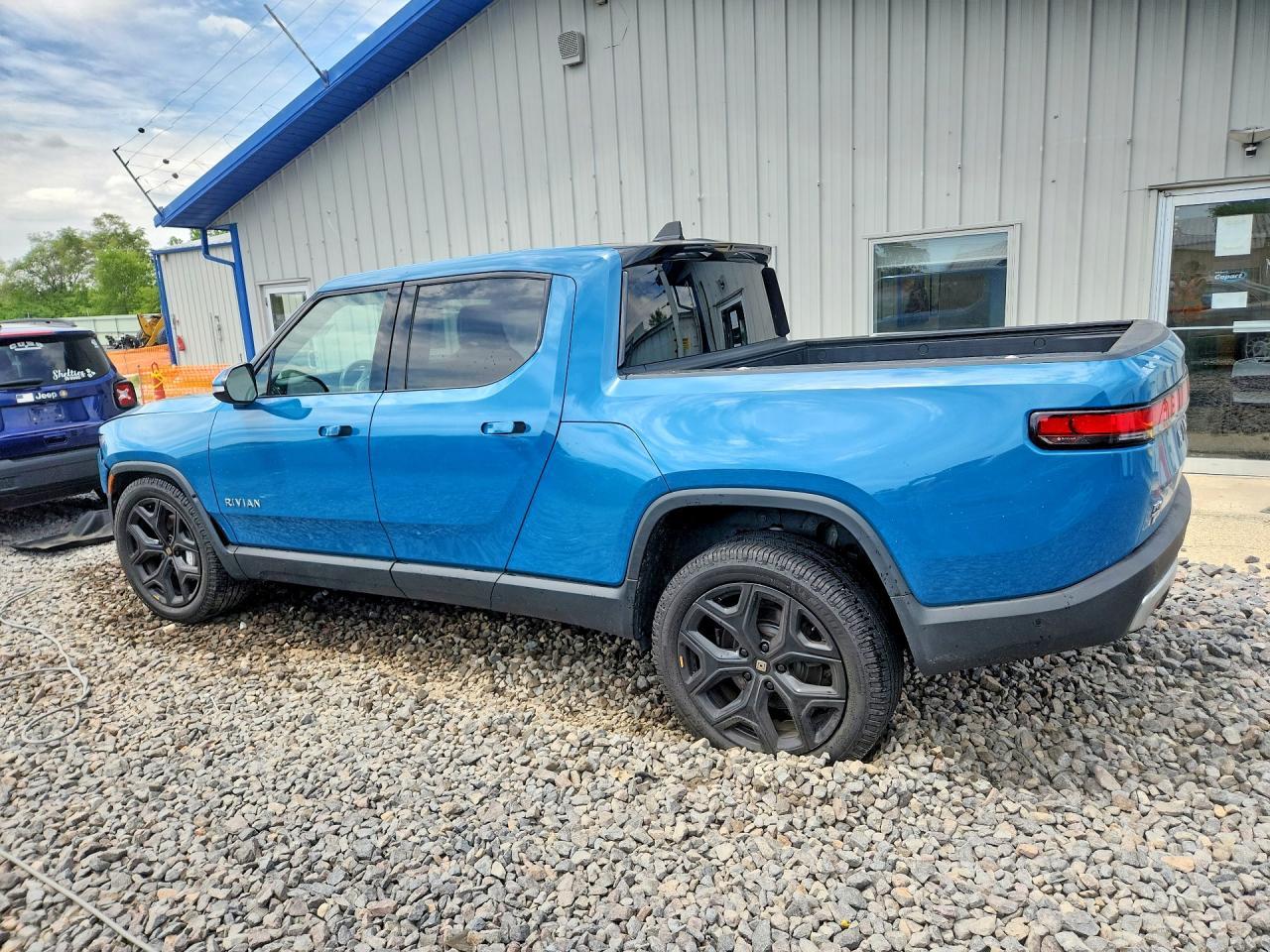2023 Rivian R1T Adventure - Фото 2