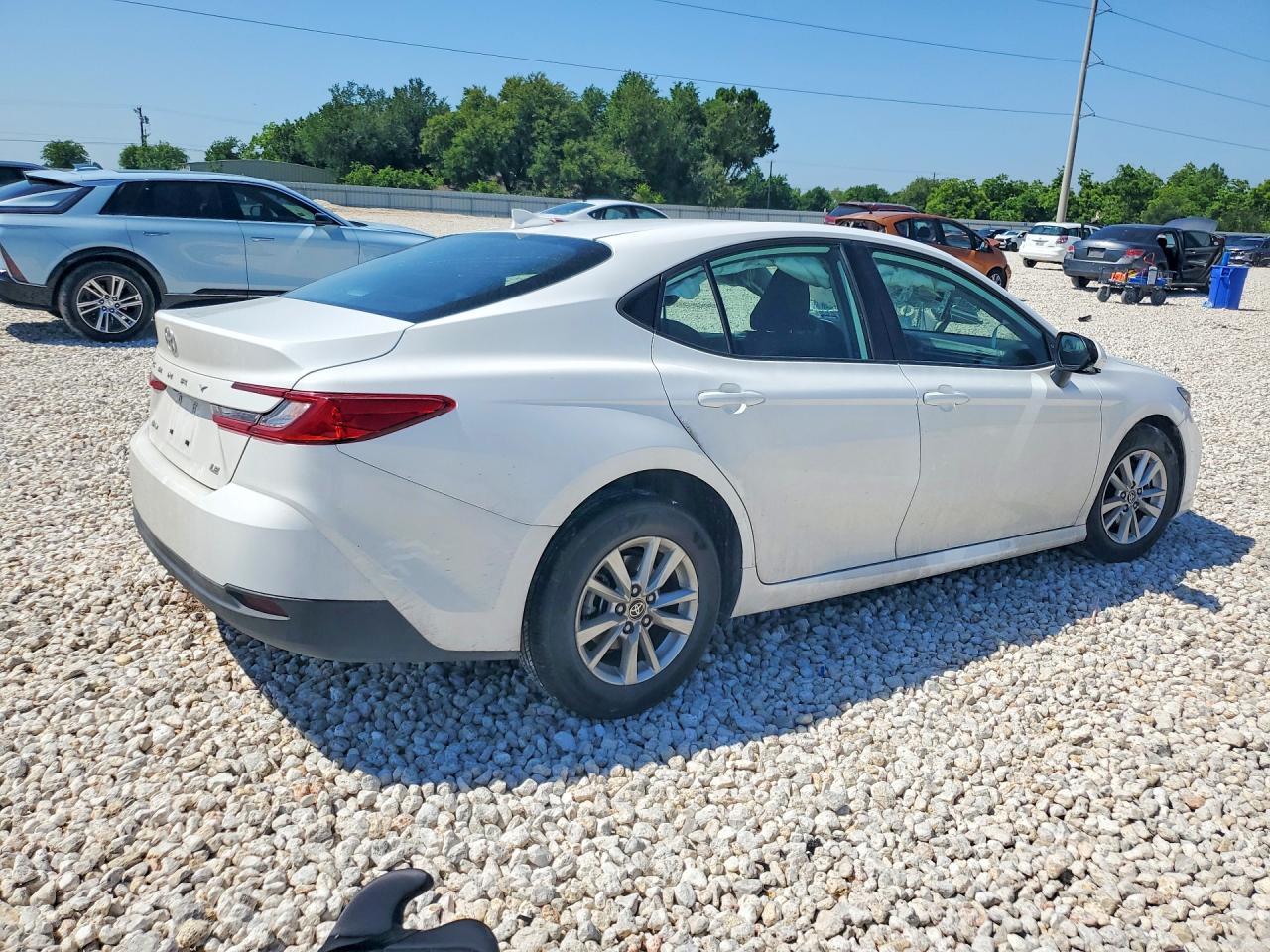 2025 Toyota Camry Le - Фото 3