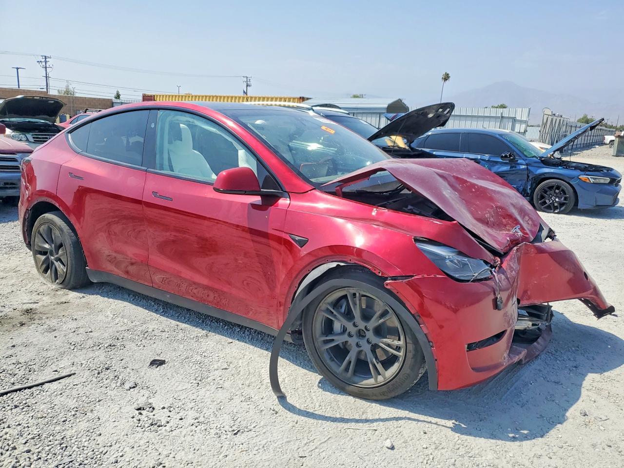 2025 Tesla Model Y - Фото 4