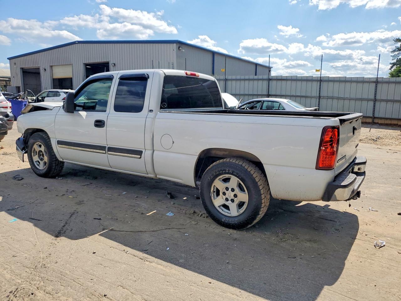 2005 Chevrolet Silverado C1500 - Фото 2