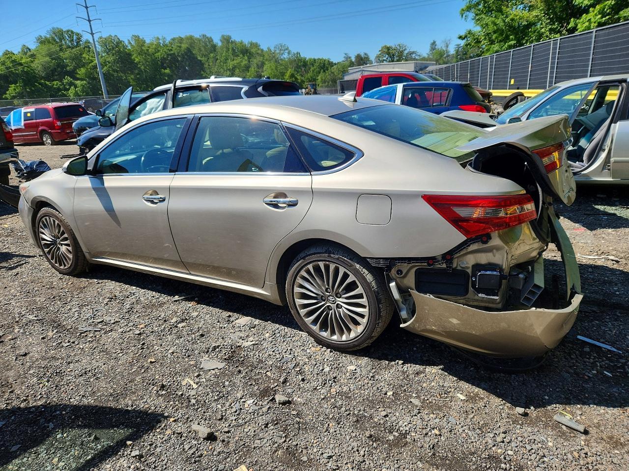 2017 Toyota Avalon Limited - Фото 2
