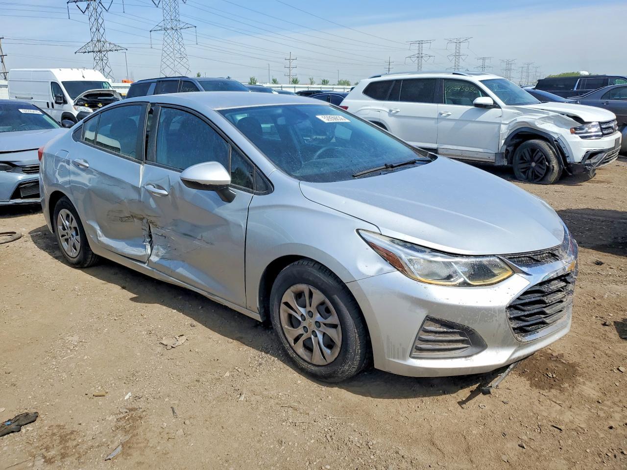 2019 Chevrolet Cruz - Image 4