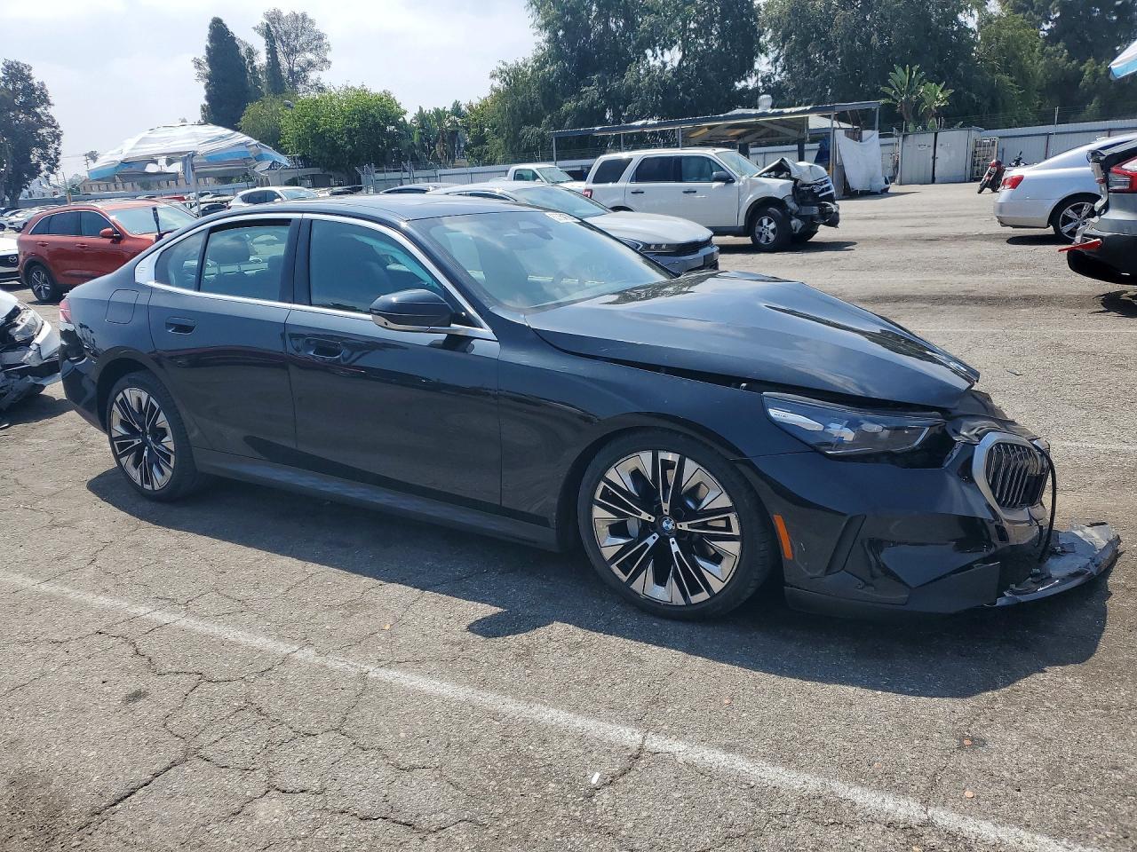 2025 BMW 530 I - Фото 4