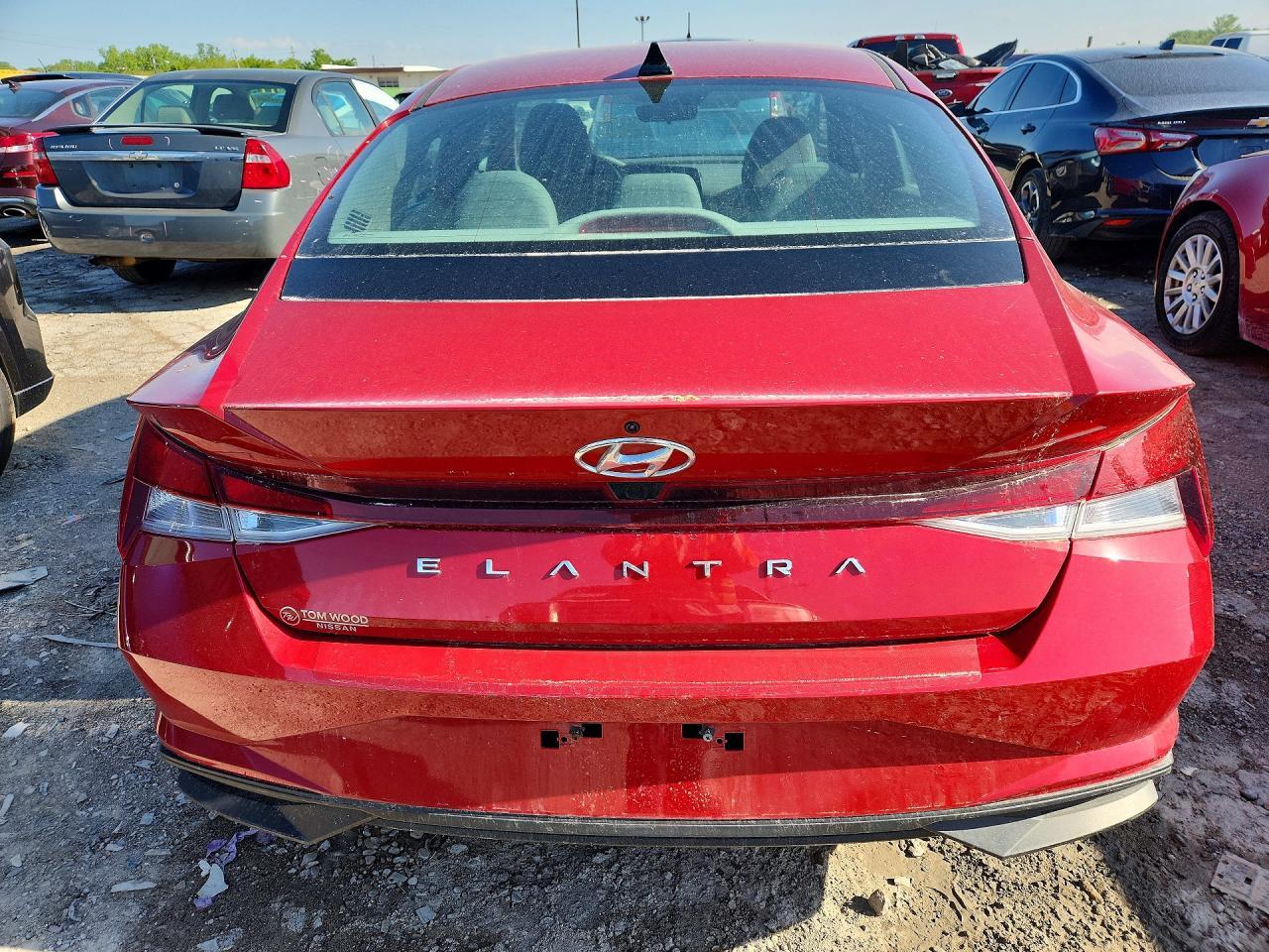 2022 Hyundai Elantra - Image 6