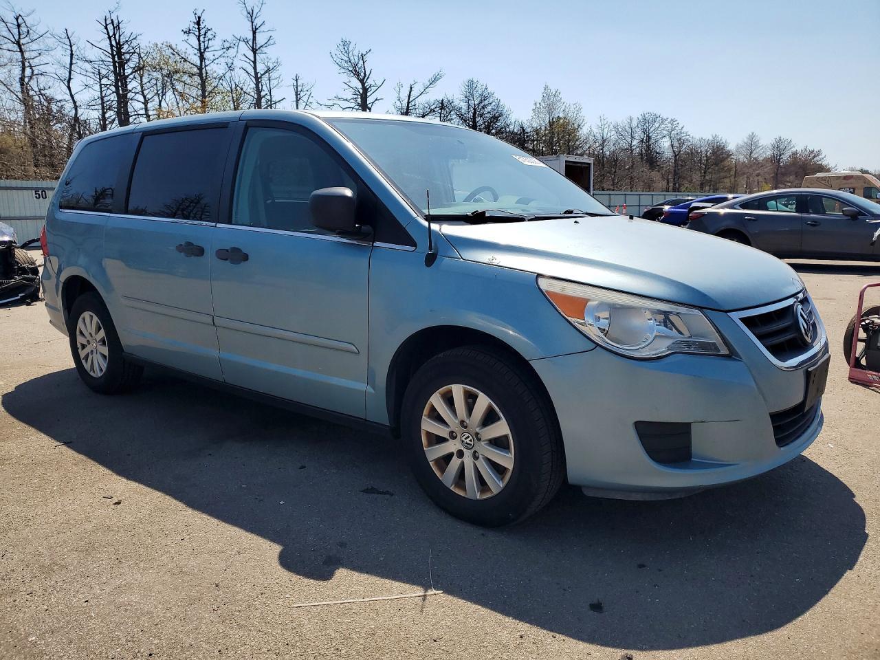 2009 Volkswagen Routan S - Фото 4
