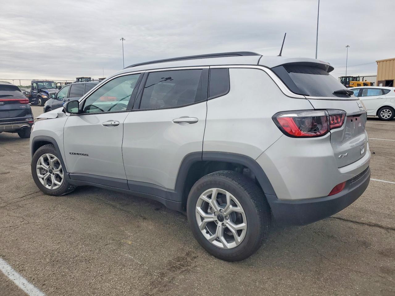 2025 Jeep Compass Latitude - Фото 2