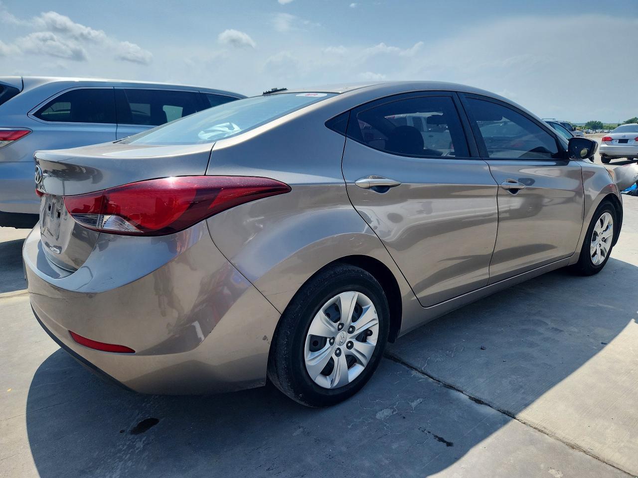 2016 Hyundai Elantra Se - Image 3