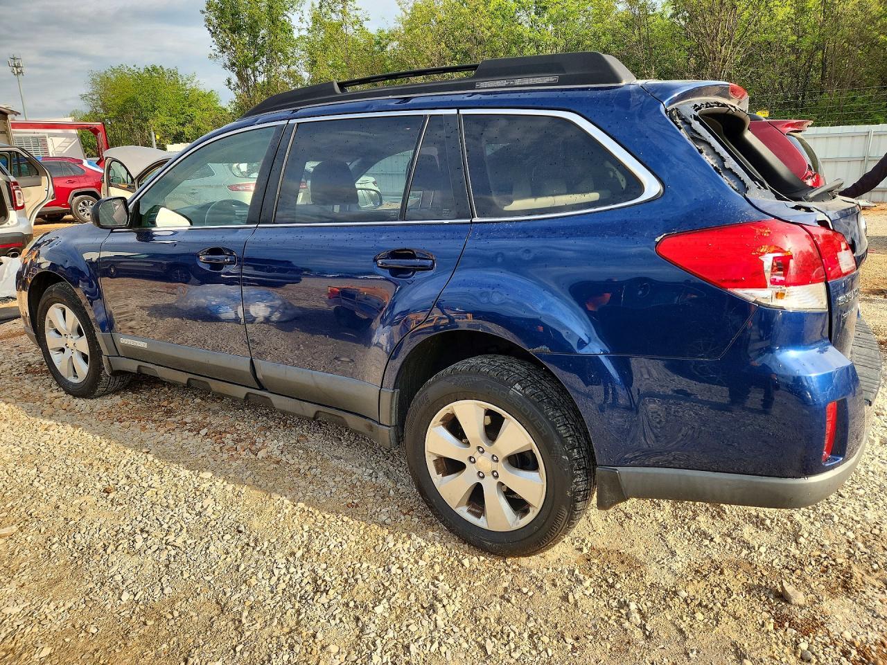 2010 Subaru Outback 2.5I Premium - Image 2
