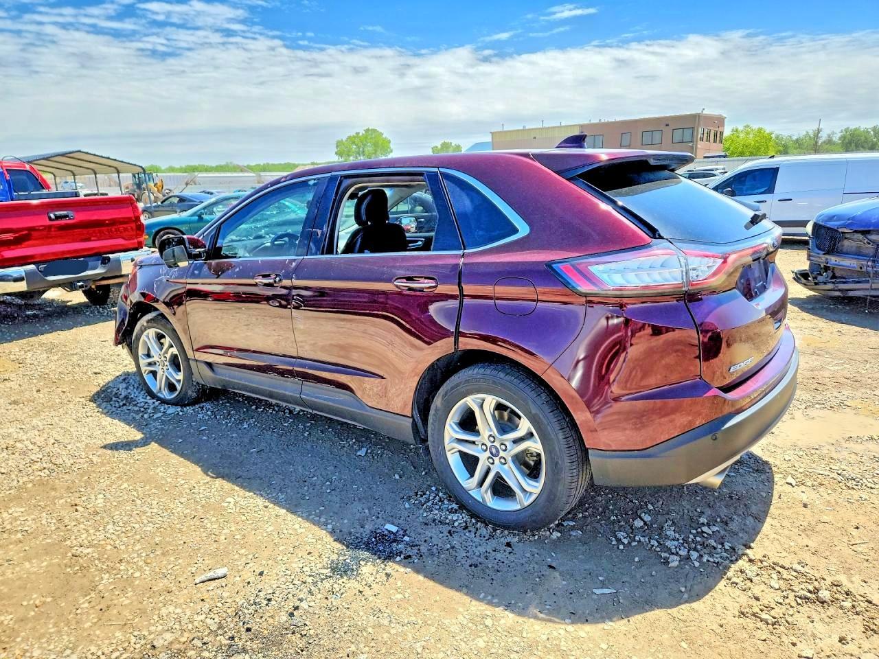 2017 Ford Edge Titanium - Фото 2