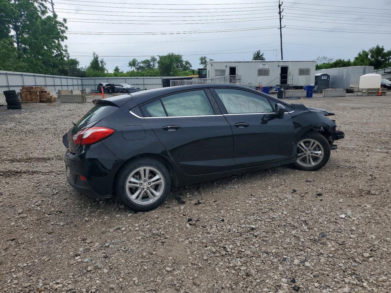 2018 Chevrolet Cruz - Фото 3