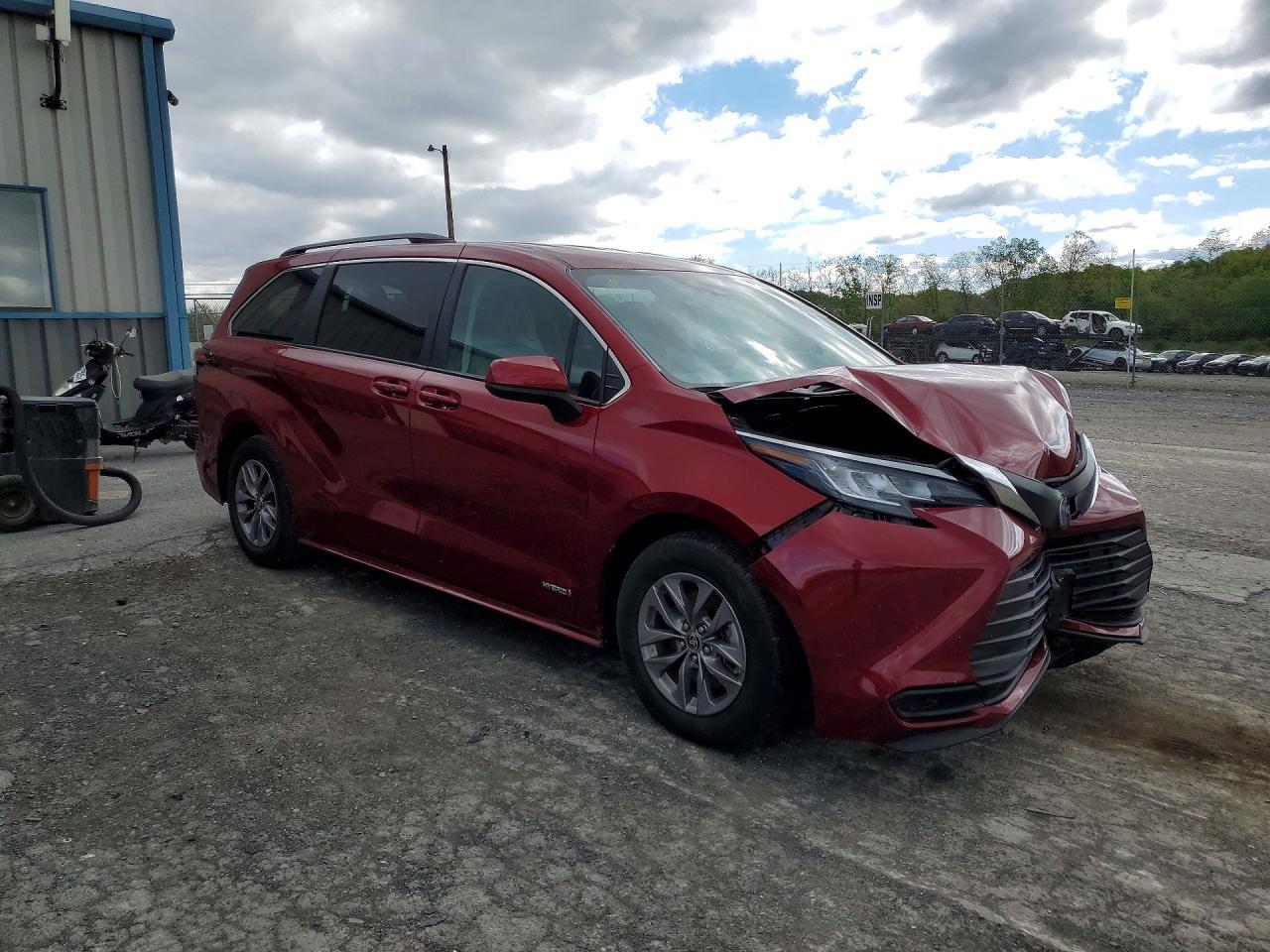 2021 Toyota Sienna Le - Фото 4