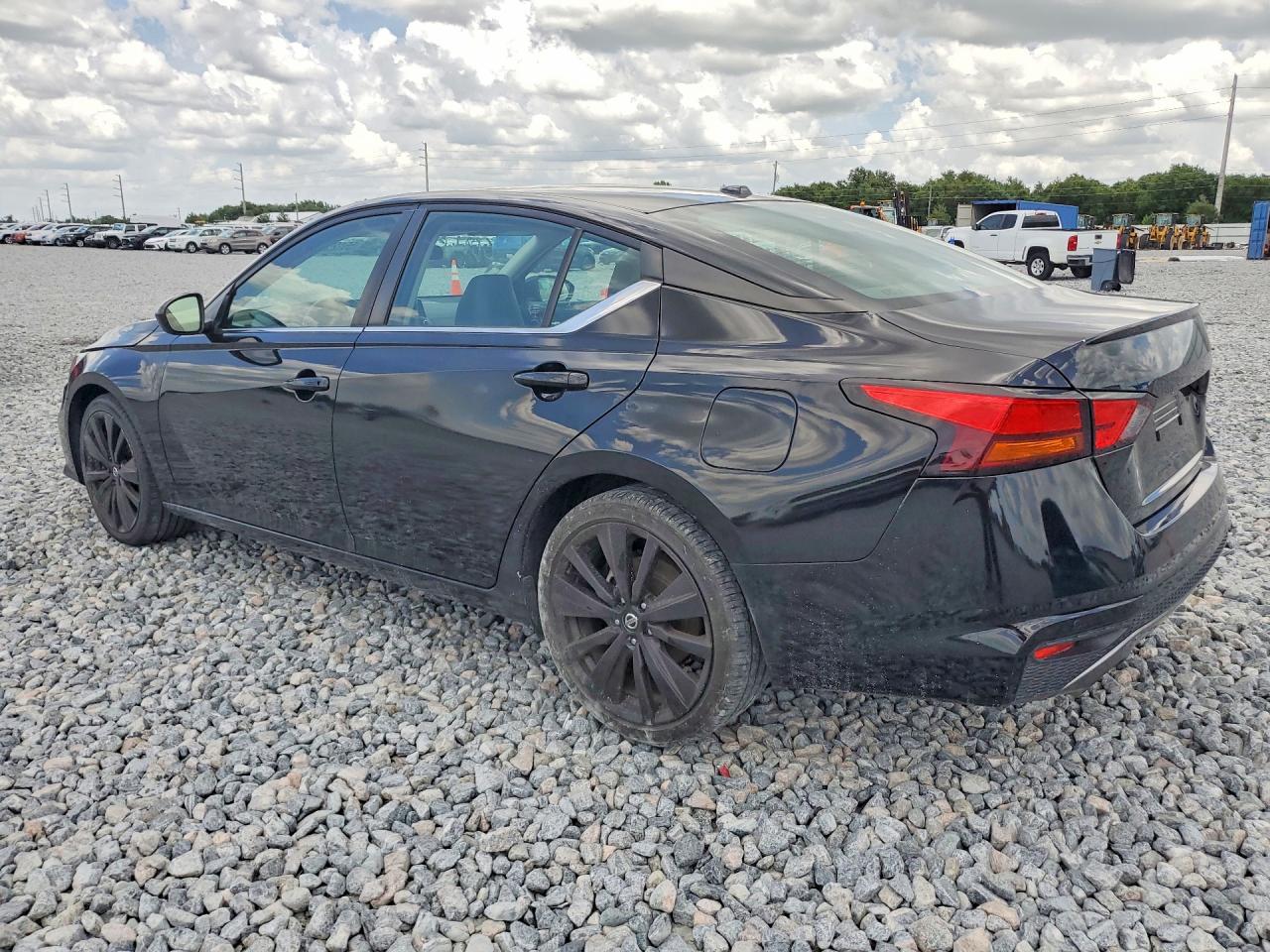 2022 Nissan Altima Sr - Фото 2
