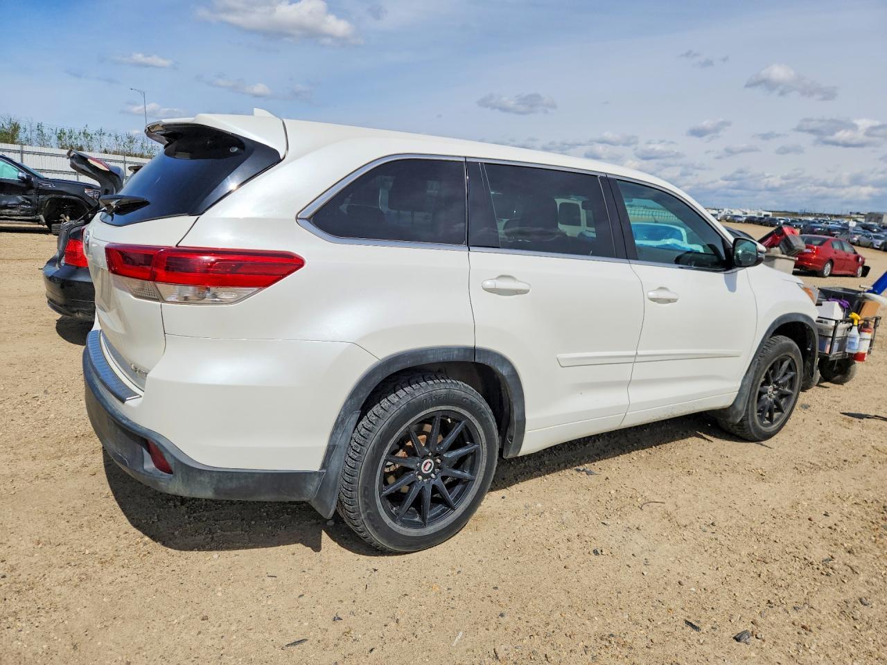 2017 Toyota Highlander Le - Фото 3