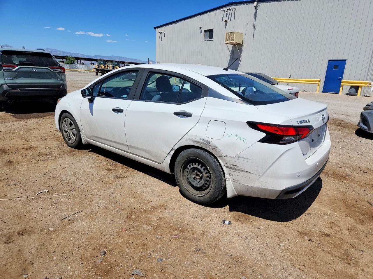 2020 Nissan Versa S - Фото 2