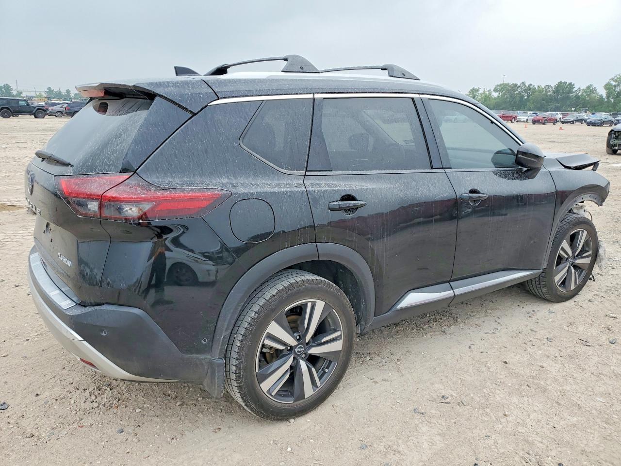 2022 Nissan Rogue Platinum - Фото 3