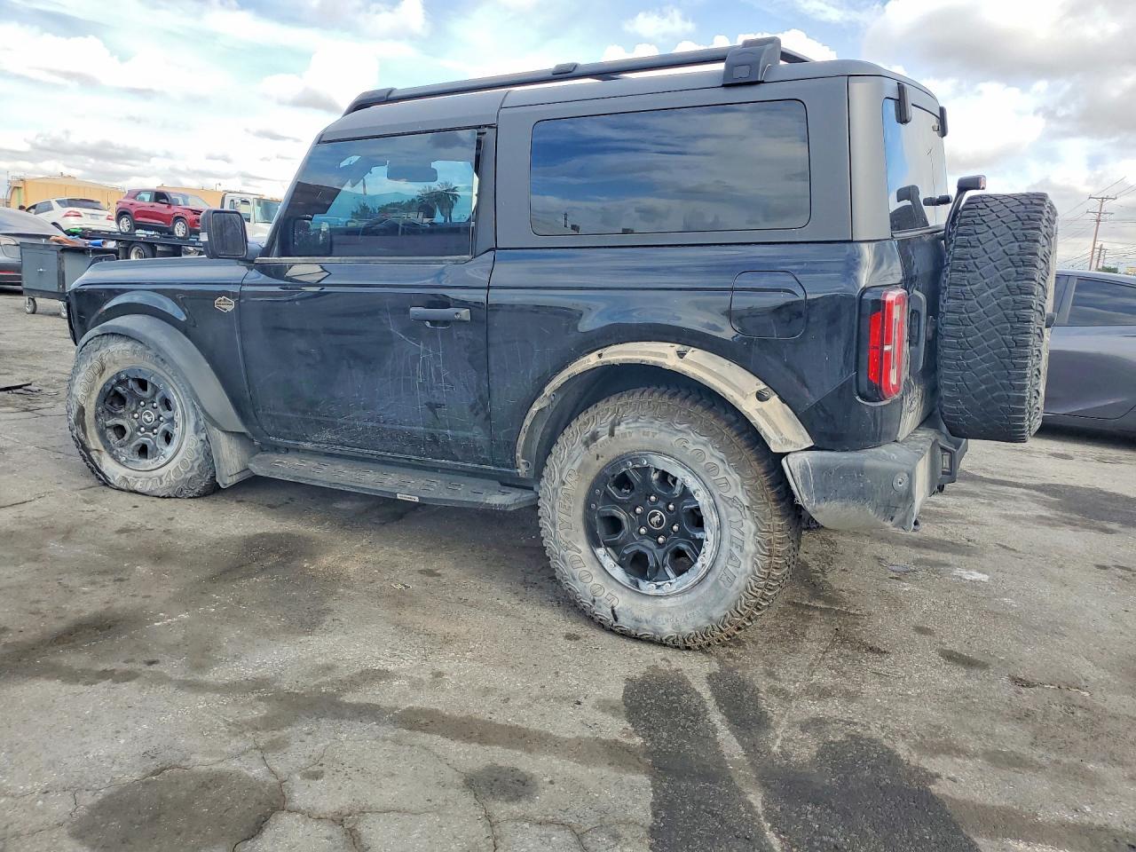 2023 Ford Bronco Base - Image 2