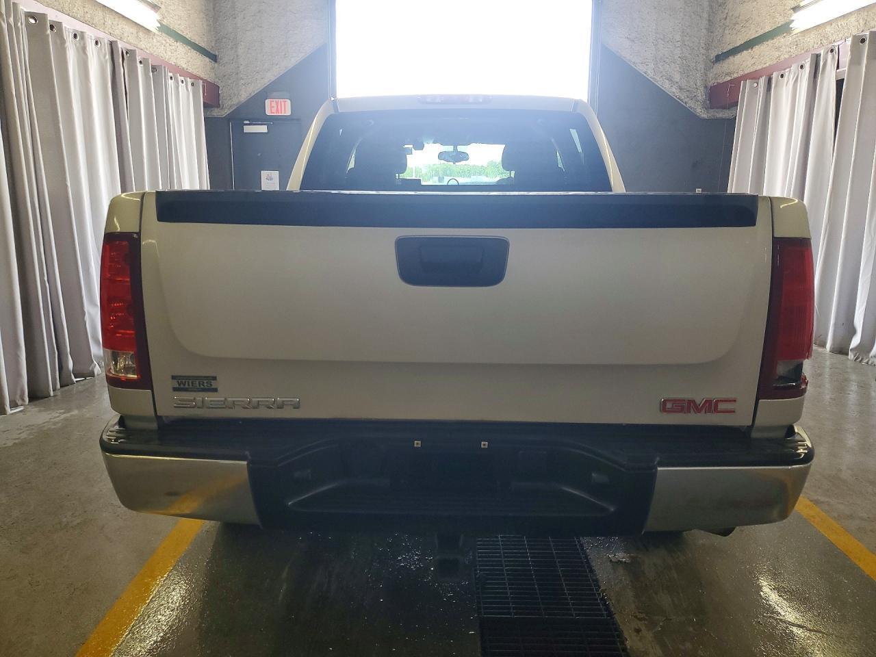 2009 GMC Sierra K1500 - Image 6