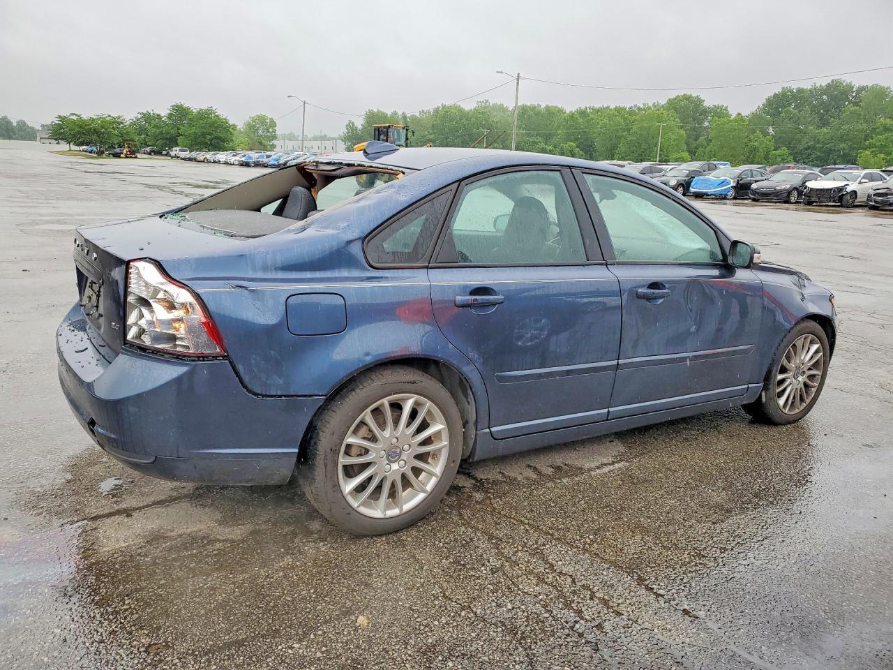 2010 Volvo S40 2.4I - Image 3