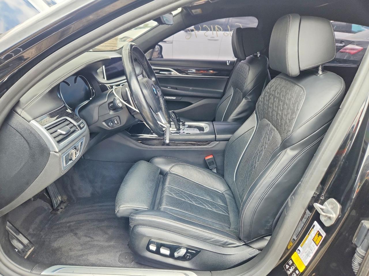 2018 BMW 750 Xi - Image 7