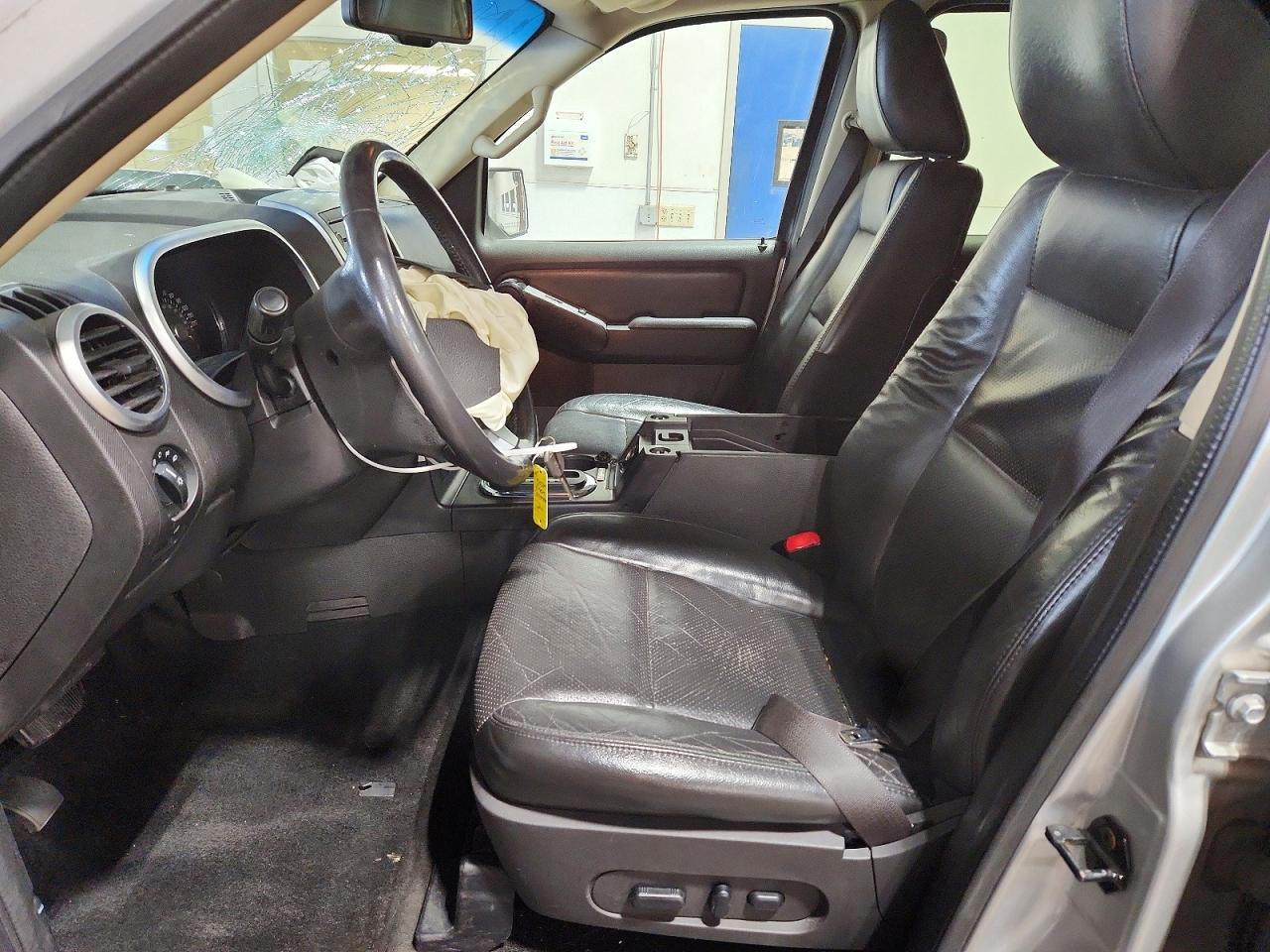 2010 Mercury Mountaineer Luxury - Image 7