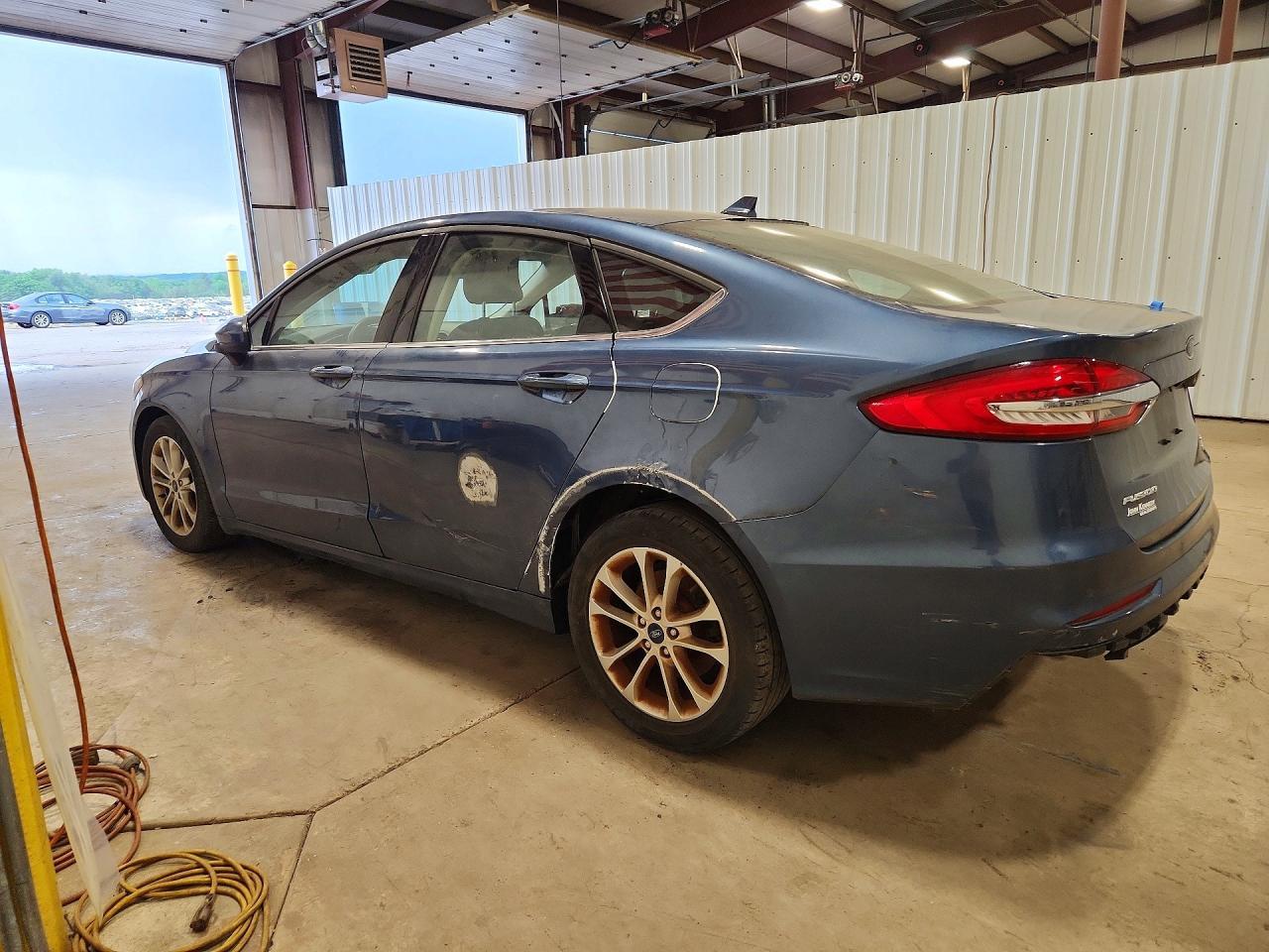 2019 Ford Fusion Se - Image 2