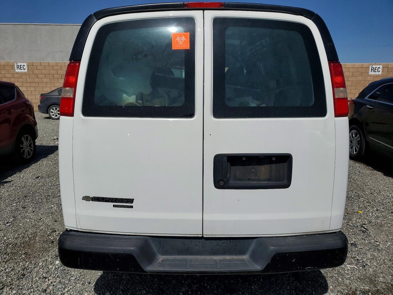 2015 Chevrolet Express 2500 Cargo Delivery Van - Фото 6