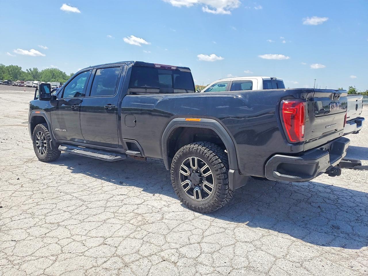 2020 GMC Sierra K2500 At4 - Фото 2