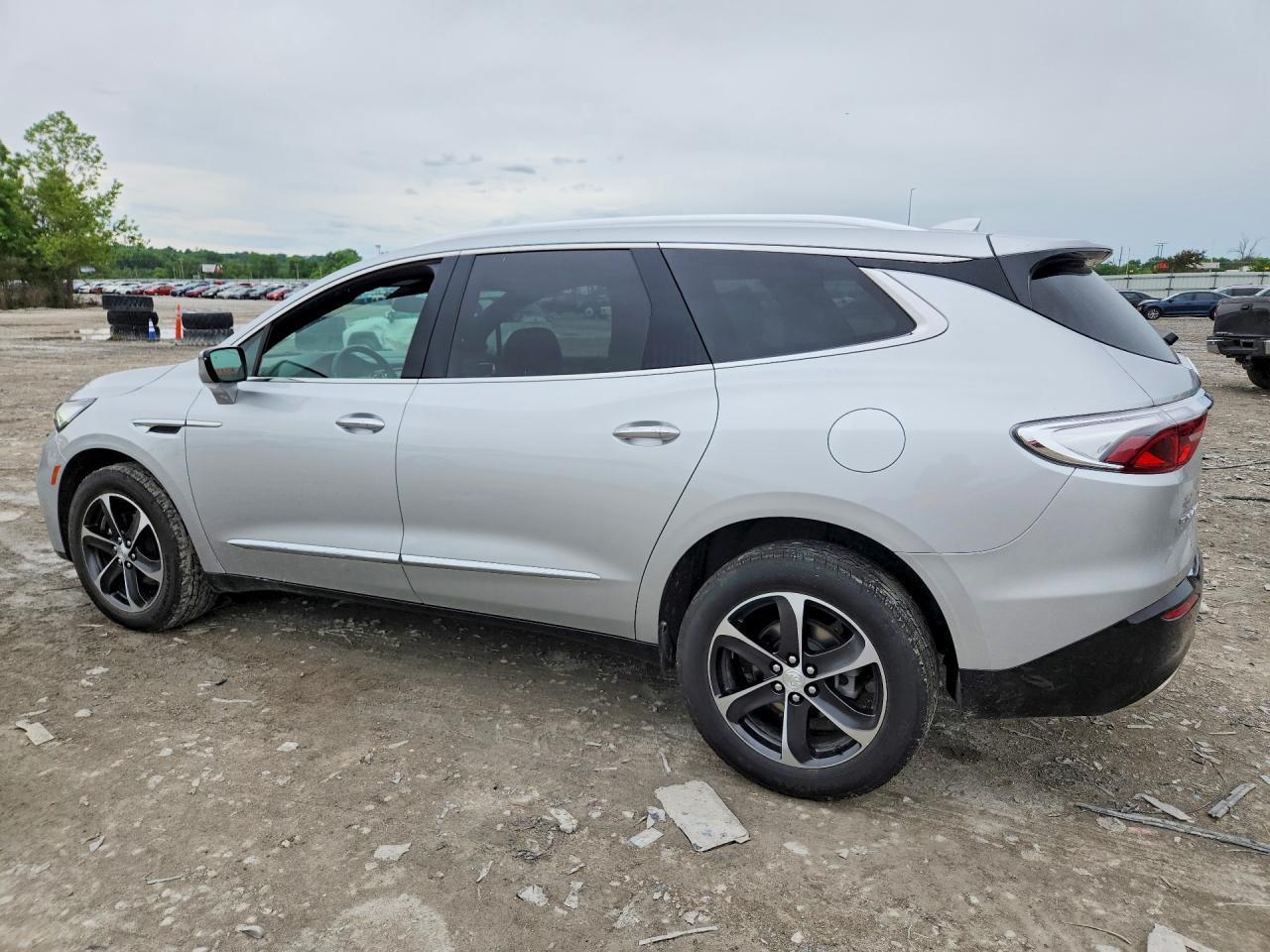 2022 Buick Enclave Essence - Image 2