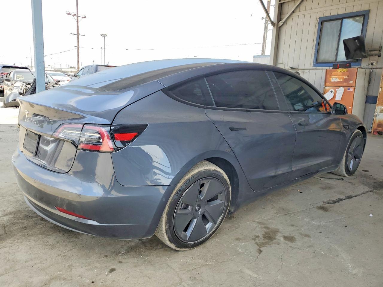 2022 Tesla Model 3 - Image 3