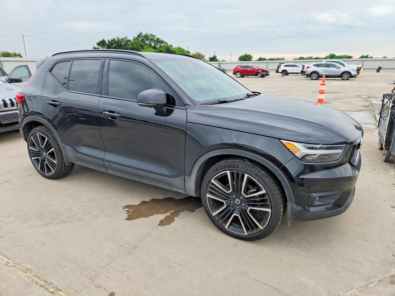 2022 Volvo Xc40 T5 R-Design - Image 4