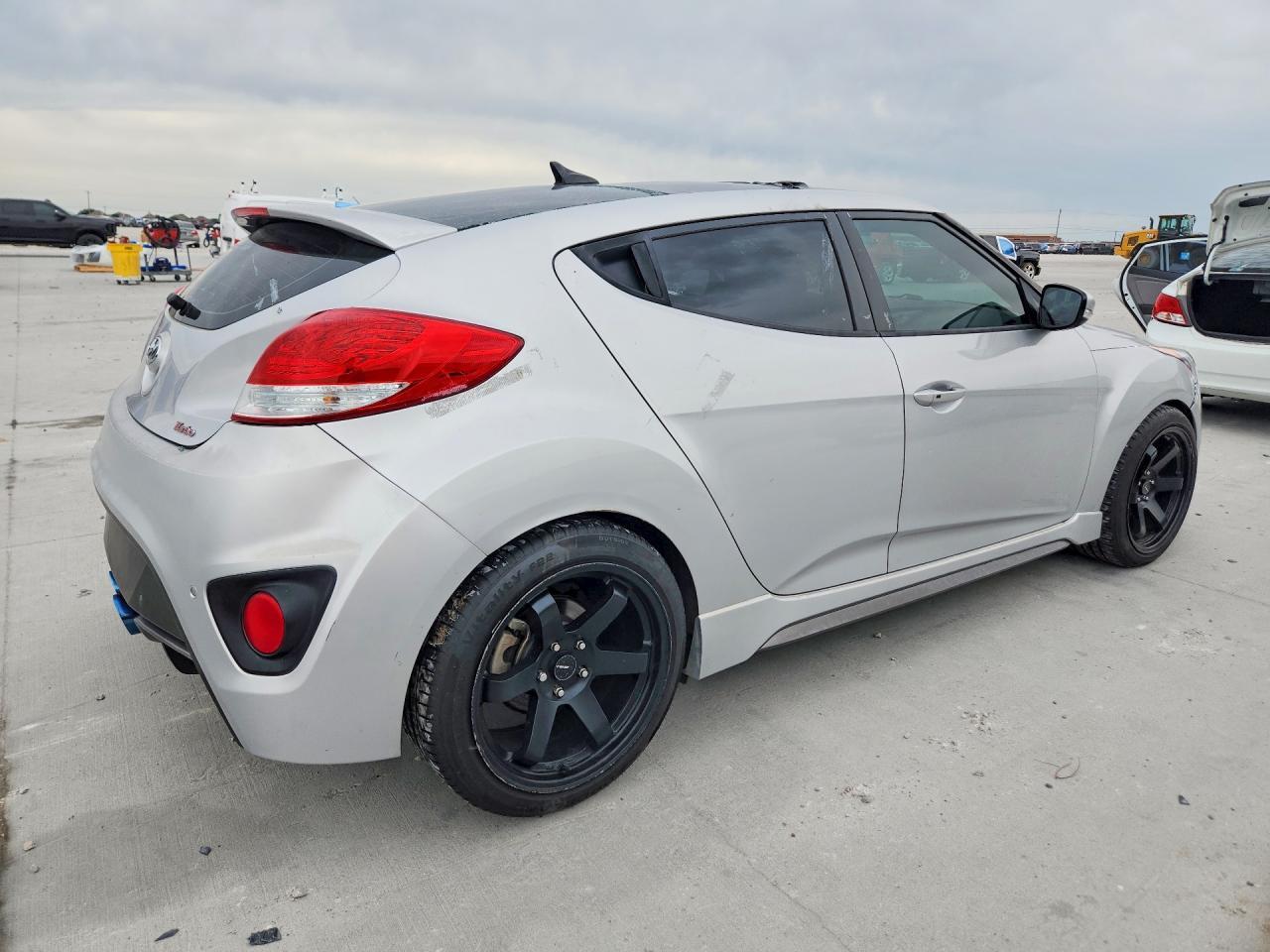 2017 Hyundai Veloster Turbo - Фото 3